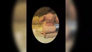 I am watching of Chup Chup taking a bath, did not even know that the stepsister was taking a bath in a very beautiful red city.