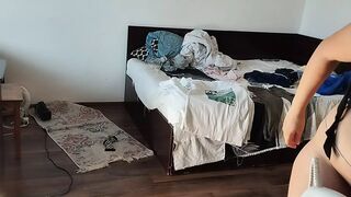 Sexy woman doing housework naked. Ejaculation on his wife's big ass. Hot foreplay with a couple