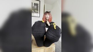 Yourhikerbabe - FOOD AND FEET PLAY - WORSHIP ME WHILE I SNACK