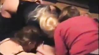 Svenska lesbiska brudar som onanerar tillsammans