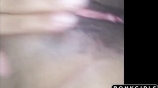 Wendy, una dominicana con grandes tetas naturales se masturba