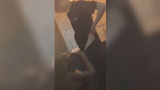 Un couple amateur en chaleur surpris en train de baiser apres une fete et filme en se