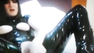 Dansk skønhed Mette i PVC og LaTex Suit