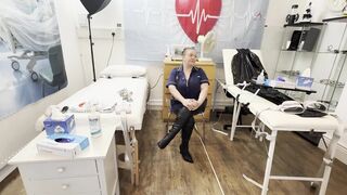 Satana's Piggy visits the pain clinic for locktorber