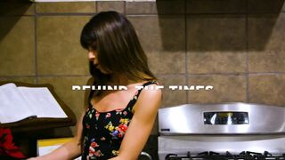 Girlsway - MILF Sovereign Syre Tries a Butt Plug for the First Time with Her Stepsister Vera King