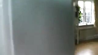 Svenska Angelica onanerar med analleksak