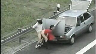 Riskantes Autobahnabenteuer eines deutschen Paares