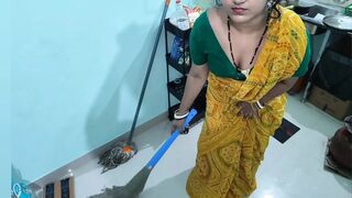 Naukrani ko advance chahiye uska husband bimar hai