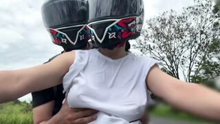 Picking up my favorite DIDI client without a bra!