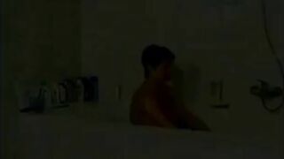 Deutscher Analsex mit dicken Titten in der Wanne mit einer Pussypumpe