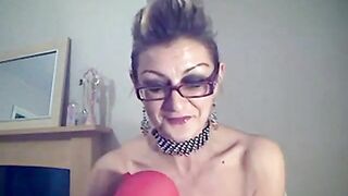 Mature Woman Masturbates on Webcam