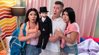 FakeHostel - Lady Dee, Lola Bratz - The Haunted Dirty Dummy (Halloween)