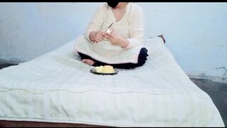 Cutting the fruit and eating the fruit my aunty fruit khati hoi aunty ky sht mazay liye