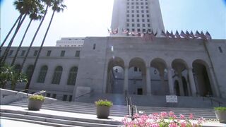 Athletic babe likes having her pussy licked in a steamy hot shower