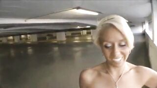 Deutsches Amateur-Video mit blonder MILF und großen Titten