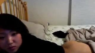 Singaporean Amateur Masturbates on Cam