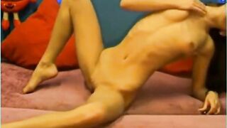 Slim Brunette Spreads Her Large Pussy Lips On Webcam