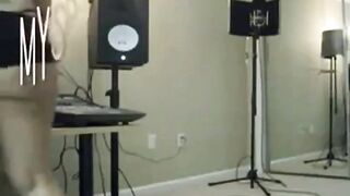 Whooty Babe Robyn Fly Shakes Her Booty on Webcam