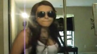 Whooty Babe Robyn Fly Shakes Her Booty on Webcam