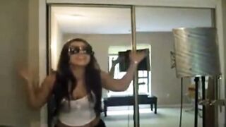 Whooty Babe Robyn Fly Shakes Her Booty on Webcam