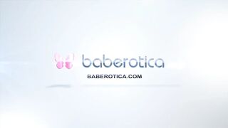 Nasty Skylar Snow with Generous Curves Rubs Her Hot Box