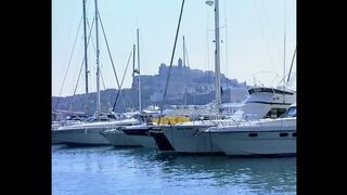 Babe Getting Hot and Horny for a Hard Fuck with Huge Cock