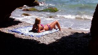 Sunbathing blonde slut gets fucked by a muscly guy she just met