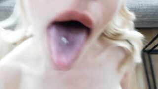 Chaotische Masturbationssession eines blonden deutschen Teenagers