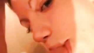 Svensk blond amatör suger Hardcore