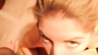 Svensk blond amatör suger Hardcore