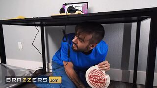 BRAZZERS - Stunning College Babe Elsie Lets Her New Stepbro Lick And Fuck Her Amazing Pussy