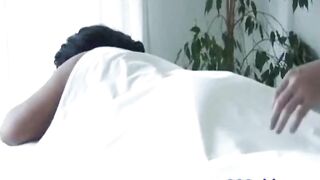 Stor tittet norsk moden får en slem legemassasje