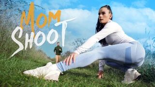 MomShoot - Lexi Dona - Pulling More Than Hamstrings