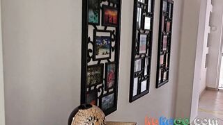 Pussy Massage Makes Me Squirt in the Salon