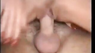 Blond svensk tjej får en hardcore ansiktsbehandling på ett tåg