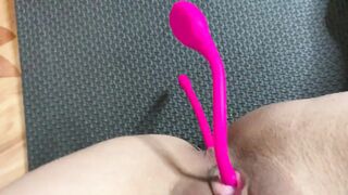 Fitness Girl's Solo Session: Lovens in Her Tight Holes