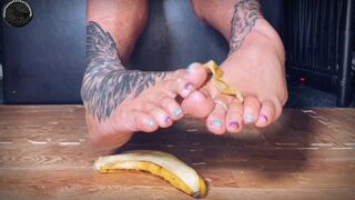 MistressRavenFD - BANANA TOE SANDWICH