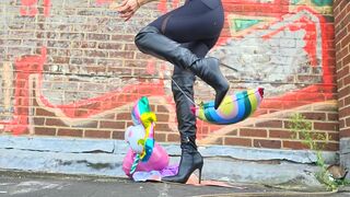 Goddess Vanessa - Balloons Vs Boots