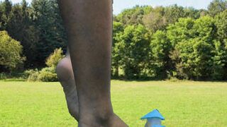 MXDominionakaCrushGoddess Clips Giantess Giantess Mxdominion Finds Tinies In The Coun