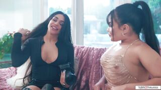 Tgirl photographer fucks her nude model