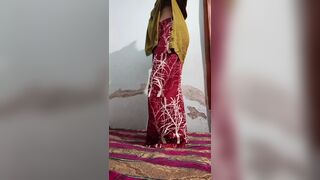 Hot Horney Indian Housewife Open Cloth For A Bull