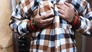 Desi married women fingering her hot pussy when she is alone