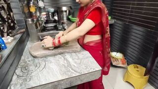 Bhabhi was making medicine for the itching of her pussy in the kitchen, then brother-in-law soothed the itch with his penis.