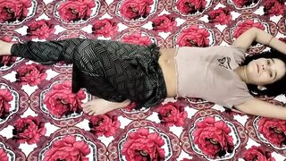 Step sister ko bathroom me chuchi daba daba kar pela