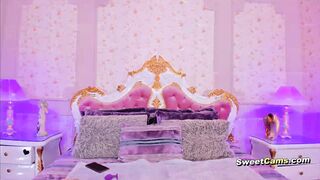 Perfect Body Babe and Her Dirty Secret