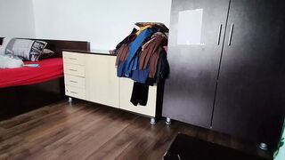 Sexy wife sucks the house, hairy pussy, big butt.